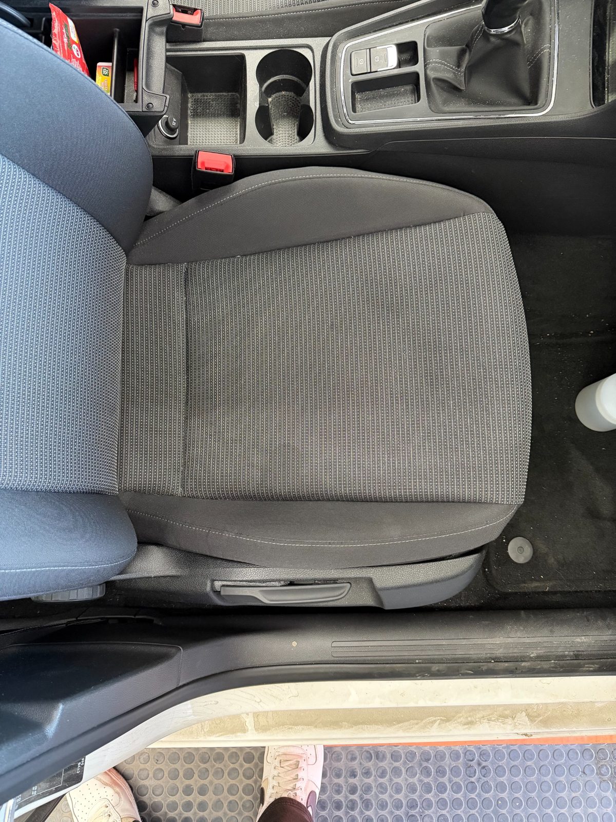 Innenraum vor der Fahrzeugaufbereitung